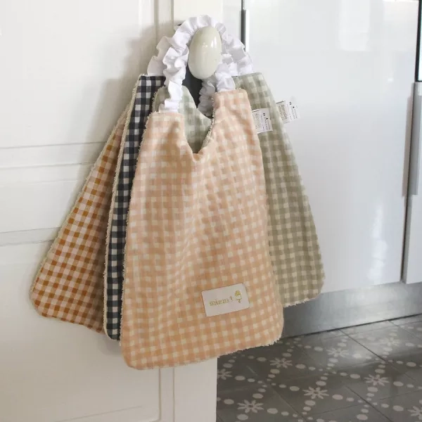 Barnabe aime le café Elastic Towel Bib Amande 24x31cm