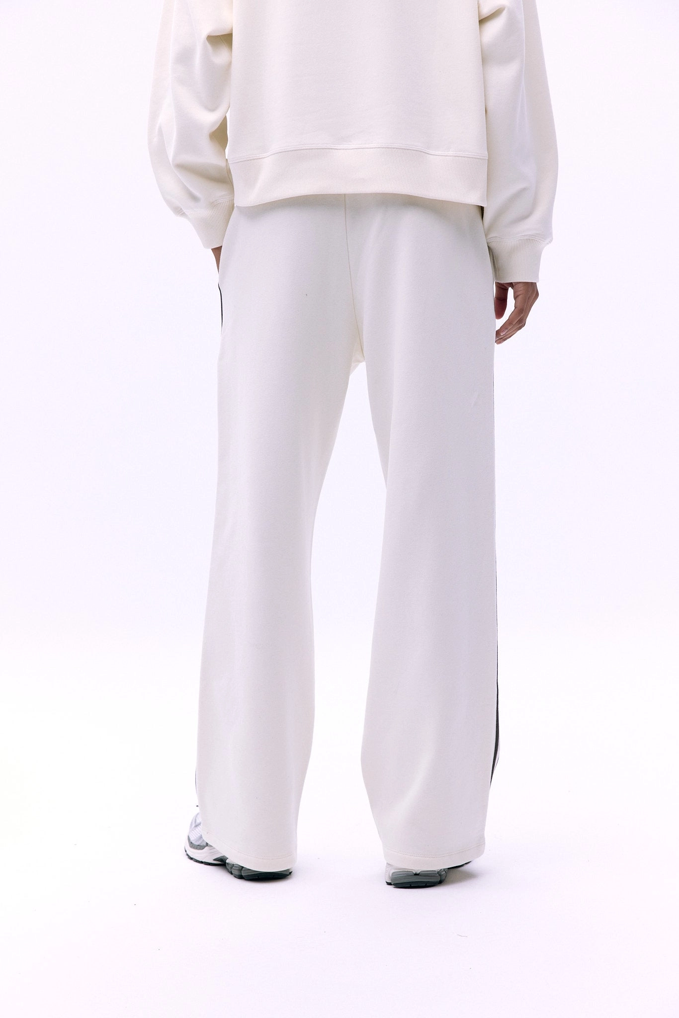 Varsity Loose Fit Sweatpants - Marshmallow White/Coffee Bean